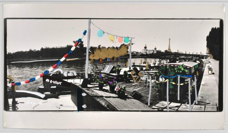 Tirage argentique noir et blanc, stylo doré et argenté, gouache pièce unique / Black and white silver print, gold and silver pen, gouache 17 x 30 cm (6 3/4 x 11 3/4 in.) 40 x 50 cm (15 3/4 x 19 5/8 in.) encadré / framed