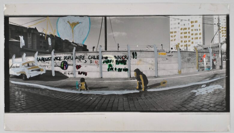 Stylo doré et argenté, gouache / Black and white silver print, gold and silver pen, gouache Pièce unique / Unique piece 17 x 30 cm (6 3/4 x 11 3/4 in.) / 40 x 50 cm (15 3/4 x 19 5/8 in.) encadré / framed