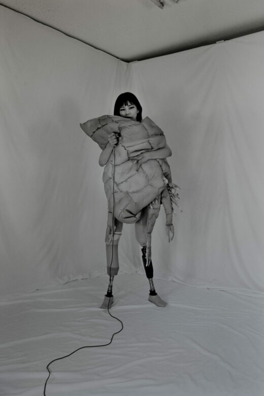 Impression sur papier baryté / Handprinted on baryta paper 90 x 60 cm (35 3/8 x 23 5/8 in.) 92 x 62 cm (36 1/4 x 24 3/8 in.) encadré / framed Edition de / of 5 + 2 AP