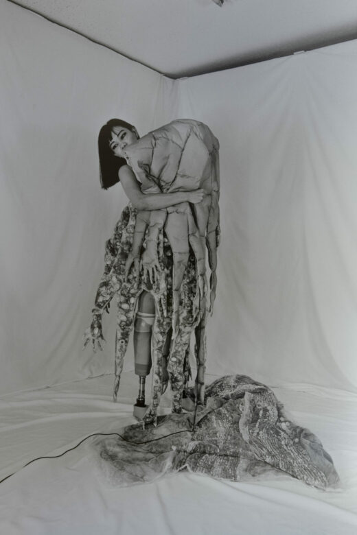 Impression sur papier baryté / Handprinted on baryta paper 90 x 60 cm (35 3/8 x 23 5/8 in.) 92 x 62 cm (36 1/4 x 24 3/8 in.) encadré / framed Edition de / of 5 + 2 AP