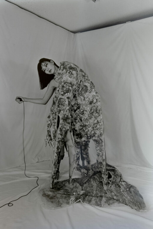 Impression sur papier baryté / Handprinted on baryta paper 90 x 60 cm (35 3/8 x 23 5/8 in.) 92 x 62 cm (36 1/4 x 24 3/8 in.) encadré / framed Edition de / of 5 + 2 AP