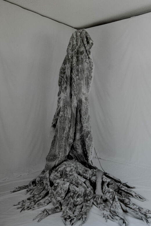 Impression sur papier baryté / Handprinted on baryta paper 90 x 60 cm (35 3/8 x 23 5/8 in.) 92 x 62 cm (36 1/4 x 24 3/8 in.) encadré / framed Edition de / of 5 + 2 AP