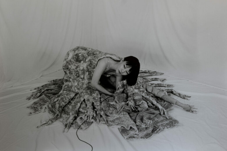 Impression sur papier baryté / Handprinted on baryta paper 60 x 90 cm (23 5/8 x 35 3/8 in.) 62 x 92 cm (24 3/8 x 36 1/4 in.) encadré / framed Edition de / of 5 + 2 AP