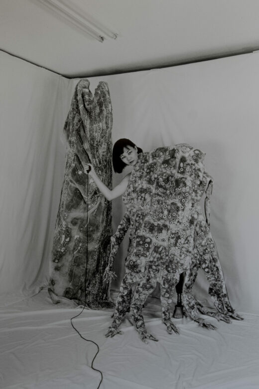 Impression sur papier baryté / Handprinted on baryta paper 90 x 60 cm (35 3/8 x 23 5/8 in.) 92 x 62 cm (36 1/4 x 24 3/8 in.) encadré / framed Edition de / of 5 + 2 AP