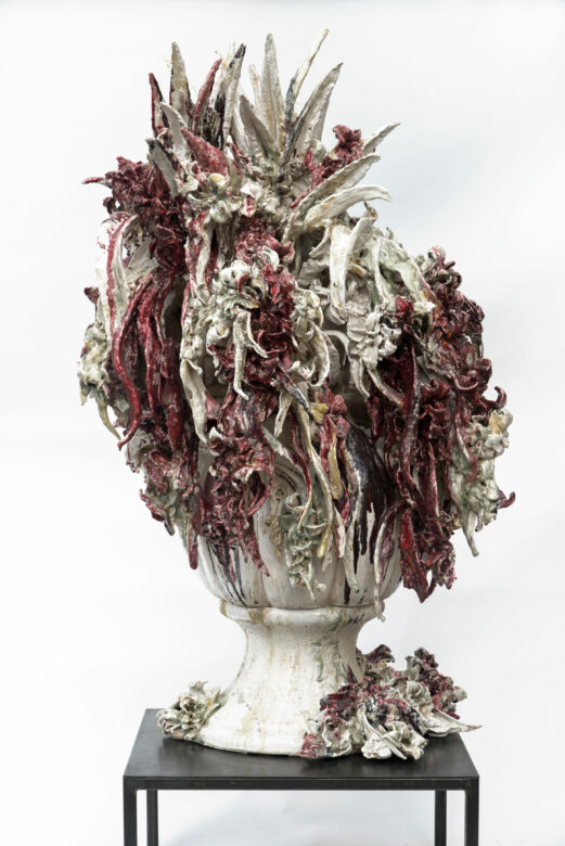 Grès blanc émaillé / Ceramics 170 x 104 x 109 cm (66 7/8 x 41 x 42 7/8 in.) Socle / Plinth: 60 x 80 x 80 cm (23 5/8 x 31 1/2 x 31 1/2 in.) Socle