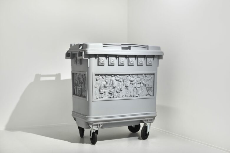 Plastique PET recyclé, acrylique, polyuréthane / PET recycled plastic, acrylic, polyurethane 138 x 126 x 80 cm (54 3/8 x 49 5/8 x 31 1/2 in.)