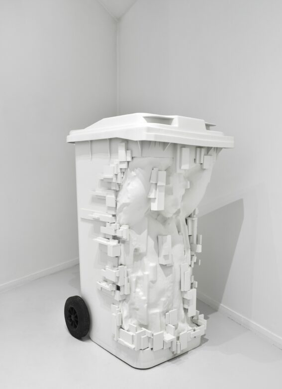 Plastique PET recyclé, acrylique, polyuréthane / PET recycled plastic, acrylic, polyurethane 110 x 60 x 75 cm (43 1/4 x 23 5/8 x 29 1/2 in.)