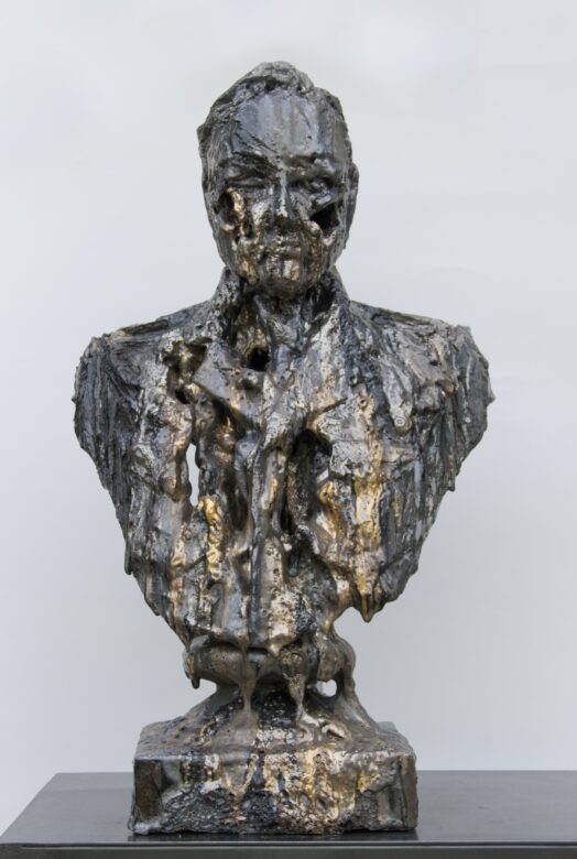 Grès noir émaillé / Ceramics 87 x 54 x 32 cm (34 1/4 x 21 1/4 x 12 5/8 in.) Socle / Plinth: 10 x 40 x 40 cm (3 7/8 x 15 3/4 x 15 3/4 in.)