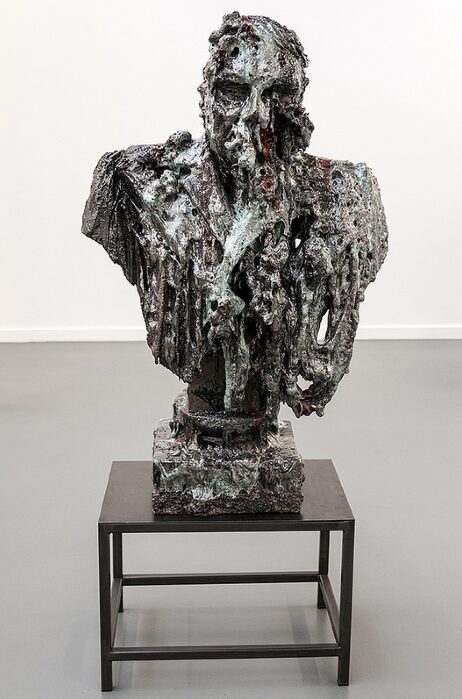 Grès noir émaillé / Ceramics 136 x 84 x 47 cm (53 1/2 x 33 1/8 x 18 1/2 in.) Socle / Plinth: 50 x 70 x 50 cm (19 5/8 x 27 1/2 x 19 5/8 in.)