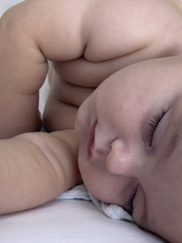 Tirage giclé / Giclee print 203,2 x 152,4 cm (80 x 60 in.) 219,4 x 168,6 x 7,5 cm (86 3/8 x 66 3/8 x 3 in.) encadré / framed Edition de / of 3