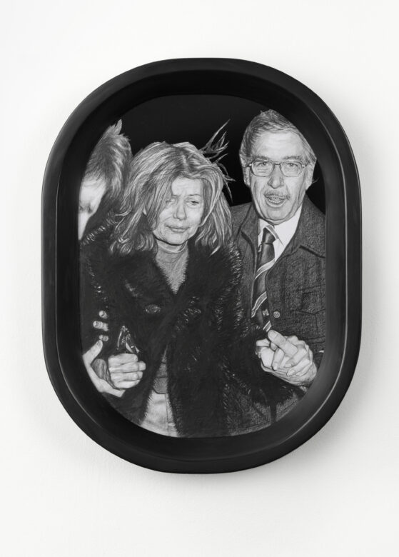 Plomb noir sur papier et verre peint / Black lead on paper and painted glass 37 x 29 x 3 cm (14 5/8 x 11 3/8 x 1 1/8 in.)