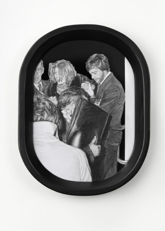 Plomb noir sur papier et verre peint / Black lead on paper and painted glass 37 x 29 x 3 cm (14 5/8 x 11 3/8 x 1 1/8 in.)