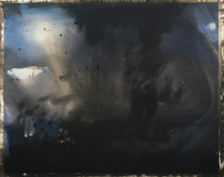 Chimigramme, huile sur papier photographique / Chemigram, acrylic ink on photographic paper 40,5 x 50,8 cm (16 x 20 in.) ab105 Photo : Stefanos Tsakiris