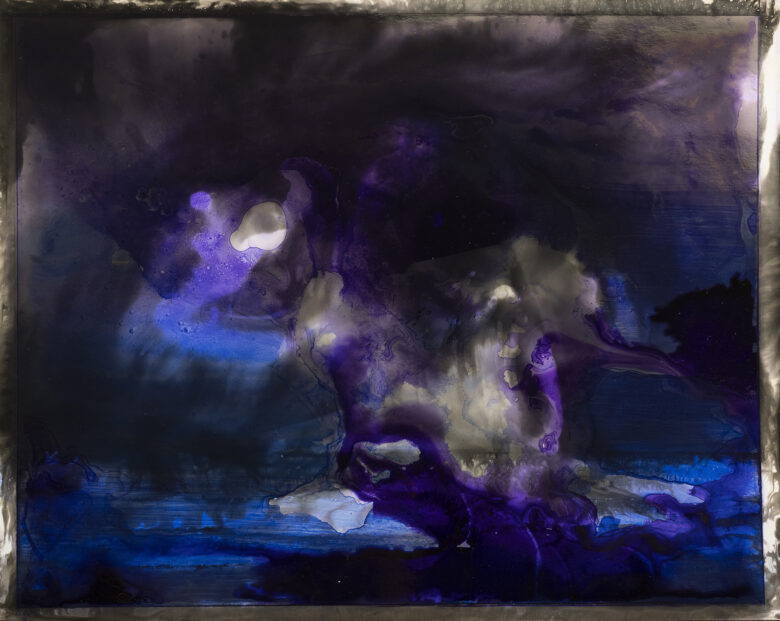 Chimigramme, encre acrylique sur papier photographique / Chemigram, acrylic ink on photographic paper 40,5 x 50,8 cm (16 x 20 in.) ab100