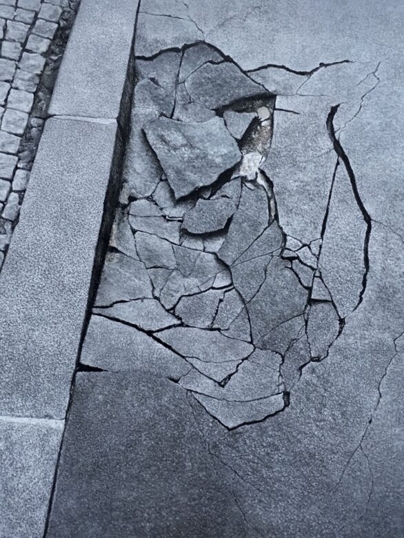 Huile sur toile / Oil on canvas 162 x 130 cm (63 3/4 x 51 1/8 in.)