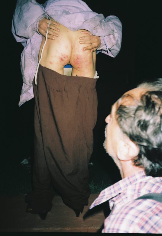 Tirage chromogène / Chromogenic print 188 x 127 cm (74 x 50 in.) Edition de / of 3