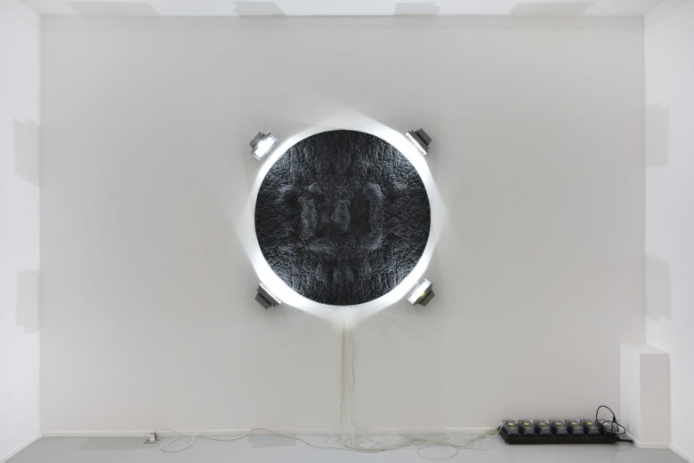 Silicone, pompes à eau, spots lumineux / Silicon, water pumps, spot lights 113 x 113 cm (44 1/2 x 44 1/2 in.)