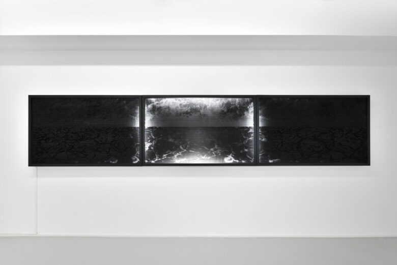 Plastique, métal, LED / Plastic, metal, LED 95 x 154 x 14 cm (37 3/8 x 60 5/8 x 5 1/2 in.) chacun / each