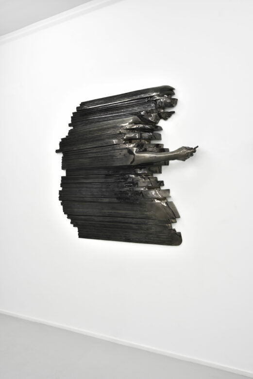 Plastique, peinture chromée / Plastic, chrome paint 116 x 135 x 23 cm (45 5/8 x 53 1/8 x 9 in.)