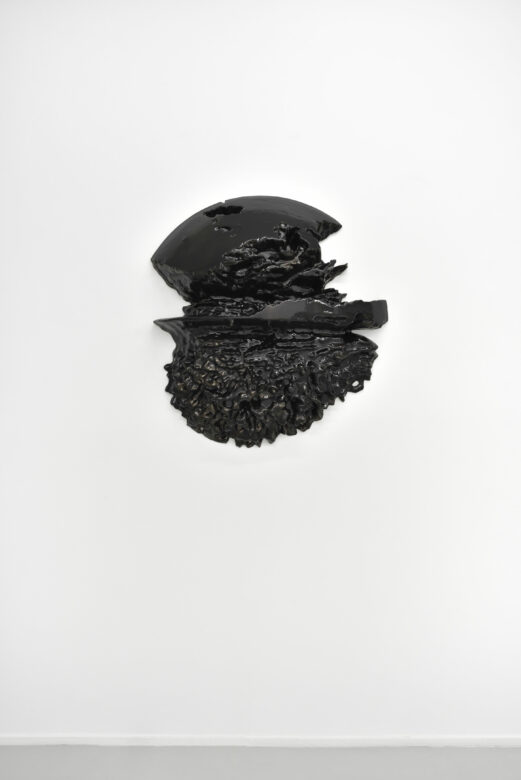 Polystyrène, plastique, peinture chromée / Styrofoam, plastic, chrome paint 88 x 80 x 22 cm (34 5/8 x 31 1/2 x 8 5/8 in.)