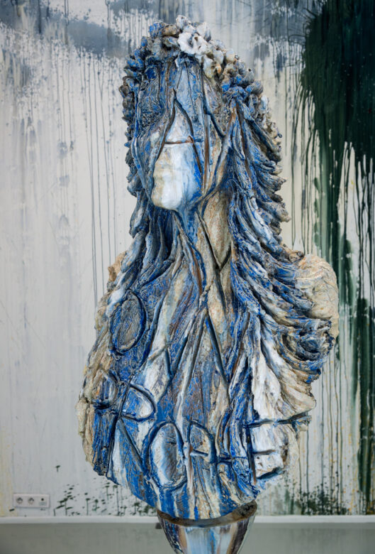 Céramique / Ceramics 161 x 72 x 54 cm (63 3/8 x 28 3/8 x 21 1/4 in.)