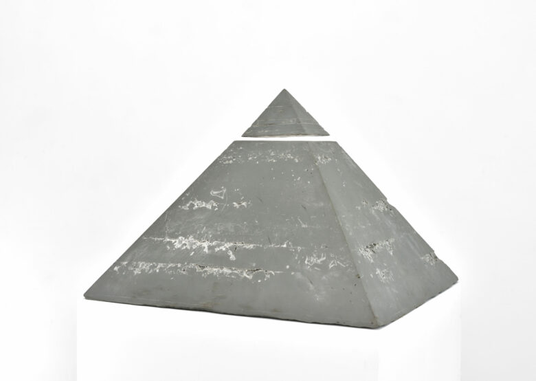 Caoutchouc polyuréthane, aimants / Polyurethane rubber, magnetic surfaces 40 x 55 x 55 cm (15 3/4 x 21 5/8 x 21 5/8 in.)