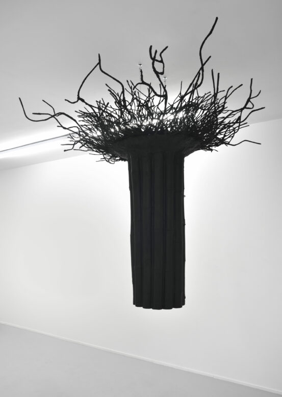 Fibre de verre, acier, résine / Fiber glass, steel, resin 172 x 150 x 147 cm (67 3/4 x 59 x 57 7/8 in.)
