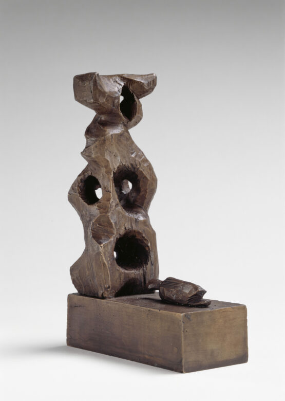 Bronze patiné / Patinated bronze 23 x 7 x 15 cm (9 x 2 3/4 x 5 7/8 in.) Edition de / of 6