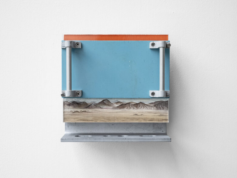 Peinture à l'huile sur bois, acier, aluminium, plastique, plexiglass / Oil painting on wood, steel, aluminum, plastic, plexiglass 17 x 17 cm (6 3/4 x 6 3/4 in.) LLK A3