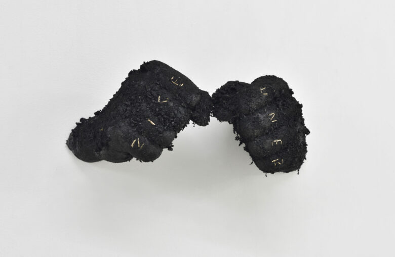 Plâtre, charbon, bronze / Plaster, coal, bronze 20 x 30 cm (7 7/8 x 11 3/4 in.)