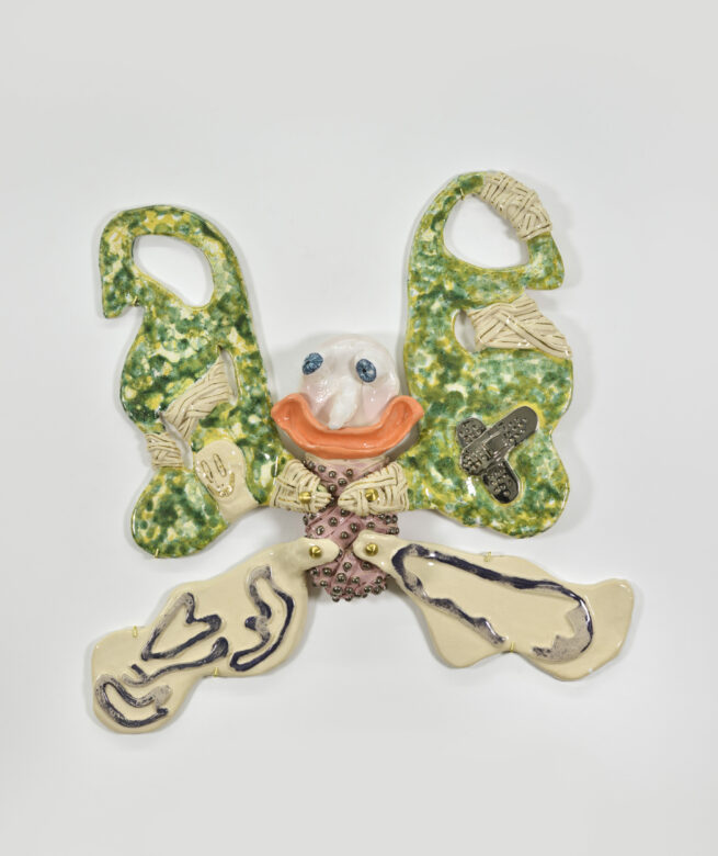 Faïence émaillée, or et platine / Glazed earthenware, gold and platinum 65 x 56 x 10 cm (25 5/8 x 22 x 3 7/8 in.)