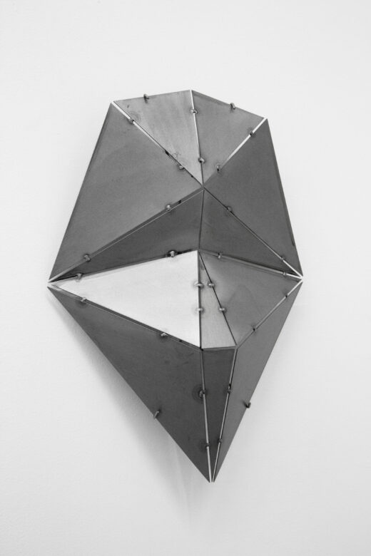 Acier, polyuréthane avec pigment gris d'étain / Steel, polyurethane with pewter pigment 30,48 x 22,86 x 7,62 cm (12 x 9 x 3 in.)