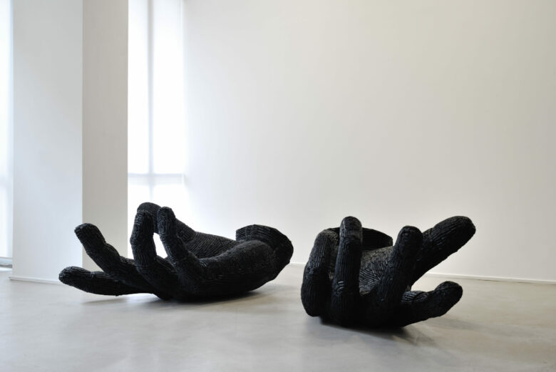 Charbon de bois et pulpe de chiffon de coton, fixateur / Wood charcoal with cotton rag pulp, fixative 76 x 91 x 162 cm (29 7/8 x 35 7/8 x 63 3/4 in.)