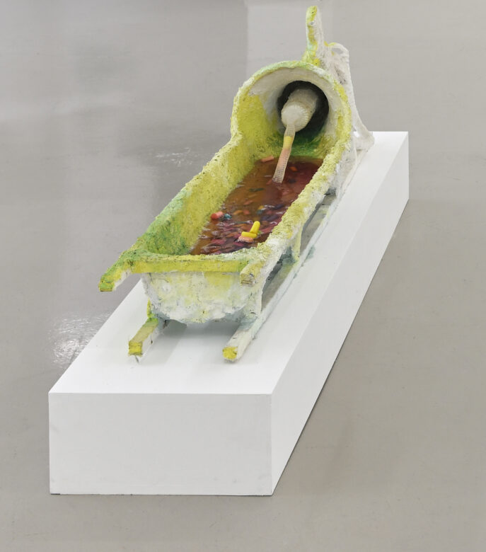 Mégaphone, bois, plâtre, crépi, peinture à l’huile, bouchons d’oreille, résine, paillettes / Megaphone, wood, plaster, stucco, oil paint, earplugs, resin and glitter 35 x 117 x 17 cm (13 3/4 x 46 1/8 x 6 3/4 in.)