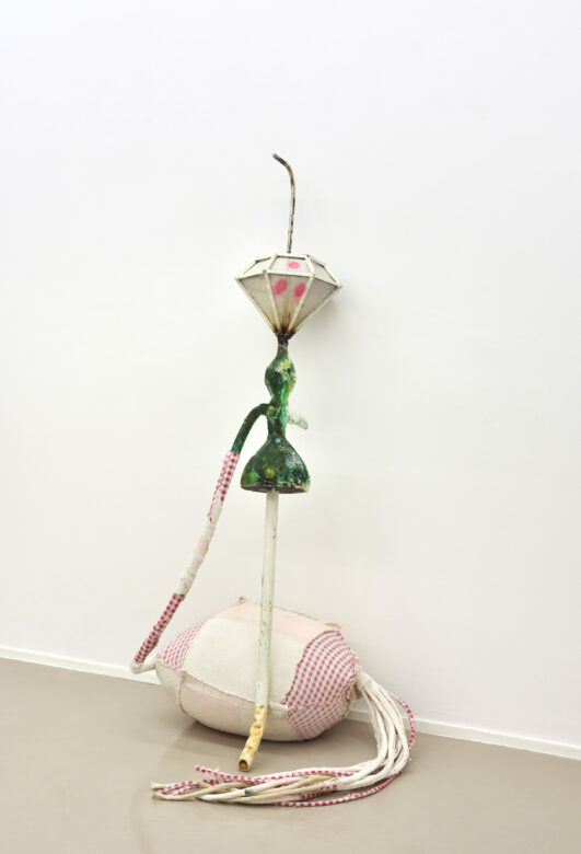 Métal, tissu, peinture à l’huile / Metal, fabric, oil paint 150 x 80 x 80 cm (59 x 31 1/2 x 31 1/2 in.)