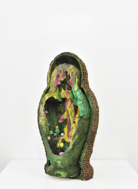 Béton, plâtre, huile, écorce de pommes de pin / Concrete, plaster, oil, pine bark 79 x 25 x 30 cm (31 1/8 x 9 7/8 x 11 3/4 in.)