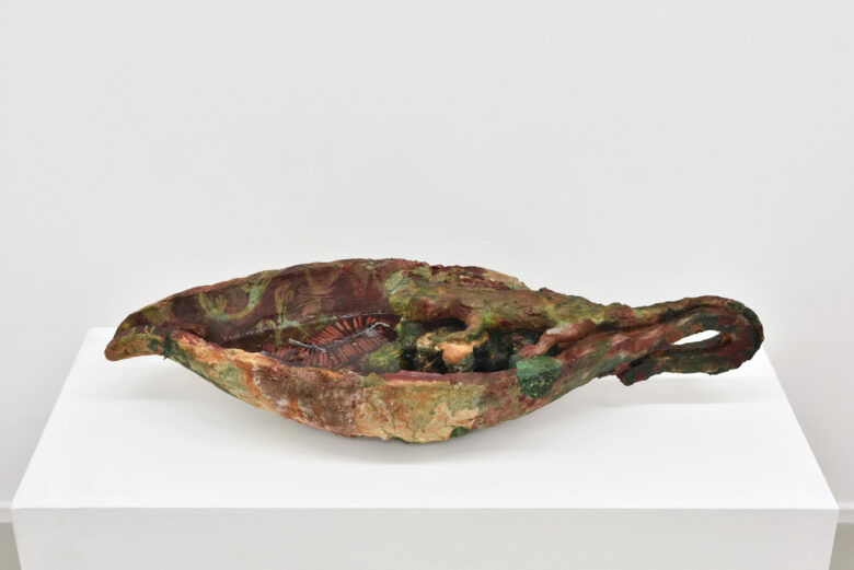 Béton, pétards, résine, huile et acrylique / Concrete, firecrackers, resin, oil, and acrylic 17 x 86 x 31,5 cm (6 3/4 x 33 7/8 x 12 3/8 in.)