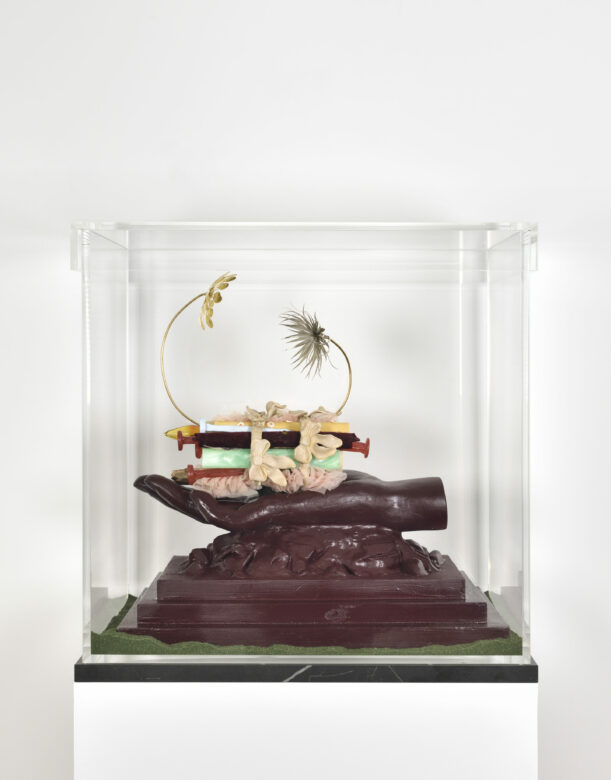 Technique mixte / Technique mixed 46 x 33 x 45 cm (18 1/8 x 13 x 17 3/4 in.) Photo : Rebecca Fanuele